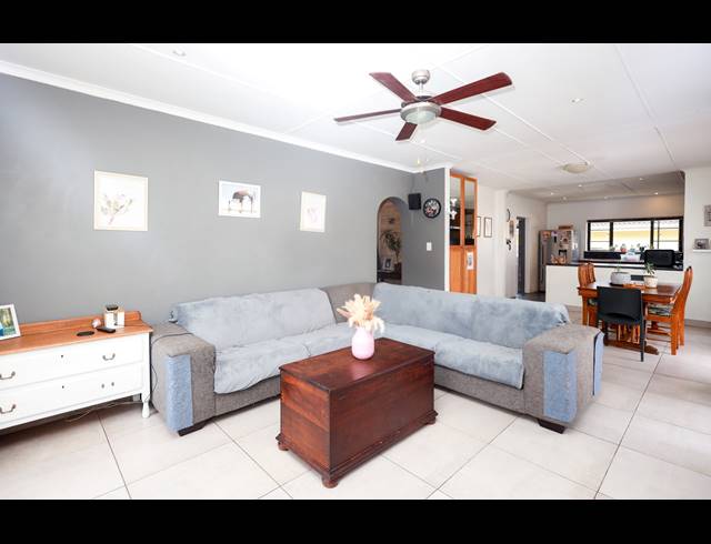 4 BEDROOM FREEHOLD FOR SALE IN GONUBIE
